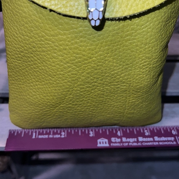 👜 Green CHIC Pebble Leather Designer Bag Snakehead Snap Closure. - Picture 9 of 15